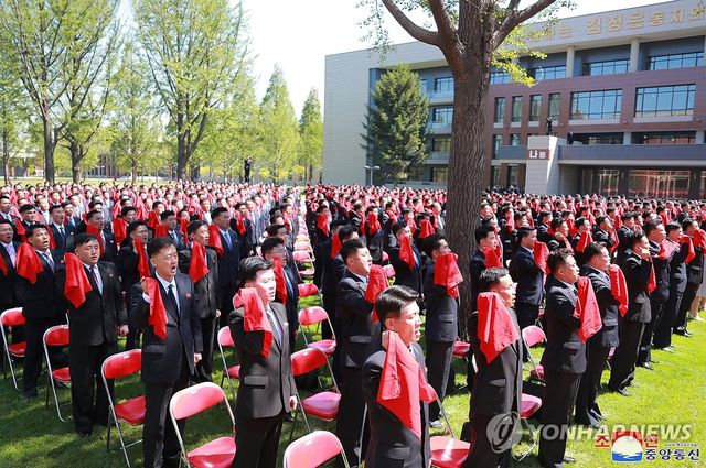 김정은, 당 중앙간부학교 개교식에서 기념사 및 첫 강의 참관