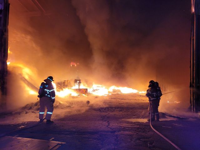 진주 자원순환시설 화재 진화 현장