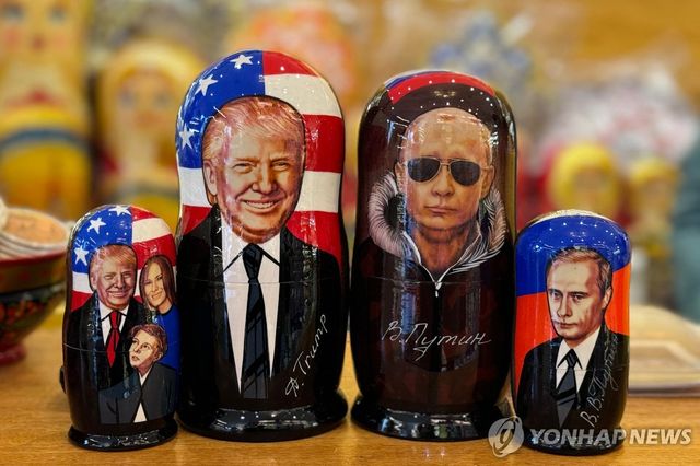 트럼프 미국 대통령과 푸틴 러시아 대통령 그림이 그려진 인형