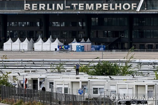 독일 베를린 템펠호프공항에 차려진 난민숙소