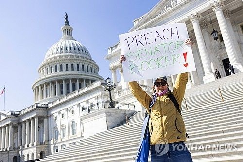 부커 의원 지지 시민