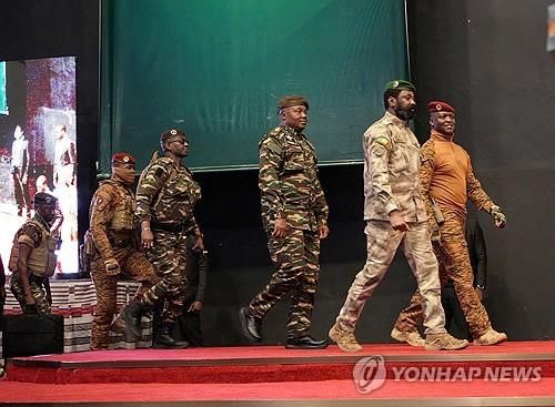 작년 7월 AES 첫 정상회의 참석한 부르키나파소·말리·니제르 정상(오른쪽부터) 