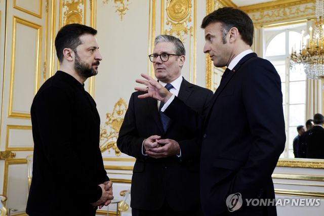 27일 파리에서 만난 우크라이나, 영국, 프랑스 정상