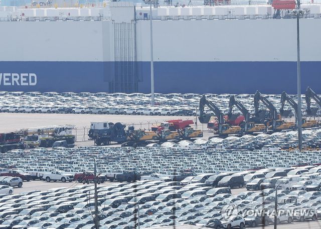 수출 기다리는 자동차