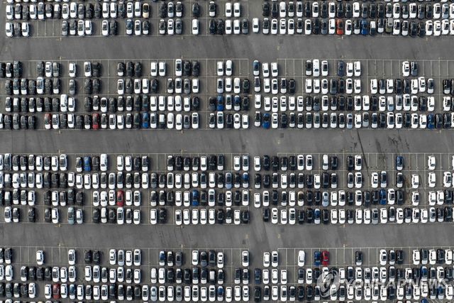 미국에서 출고 기다리는 벤츠 차량