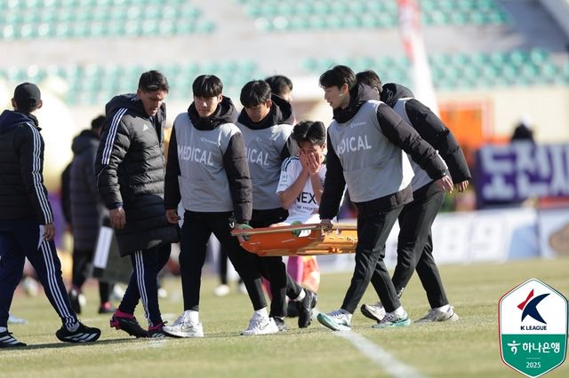 발목 다친 전북 미드필더 이영재