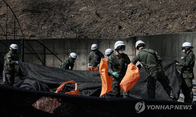 군장병, 산불 피해 복구 현장 투입