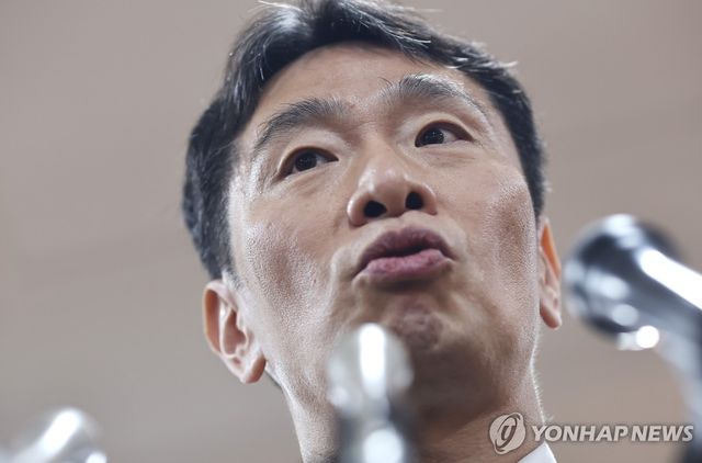 브리핑하는 이복현 금감원장