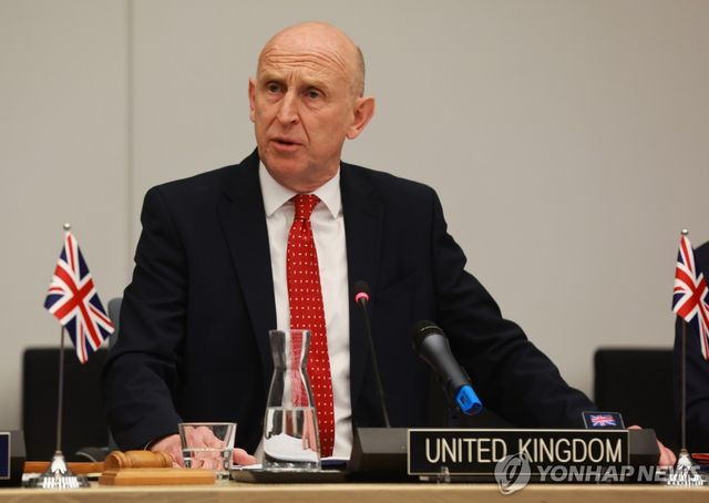 '의지의 연합' 회의 주재하는 영국 국방장관