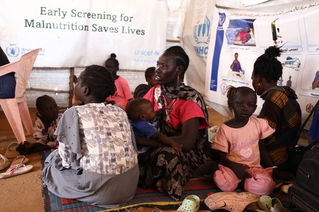 남수단 조다 국경검문소서 절차 안내받는 수단 난민들 