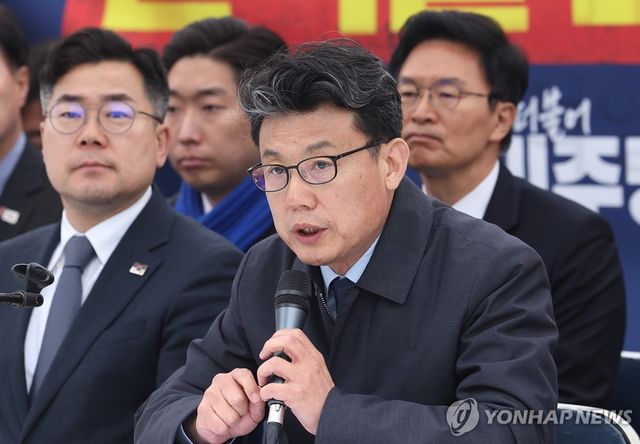 발언하는 진성준 정책위의장