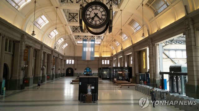 10일(현지시간) 아르헨티나 총파업, 텅 빈 기차역