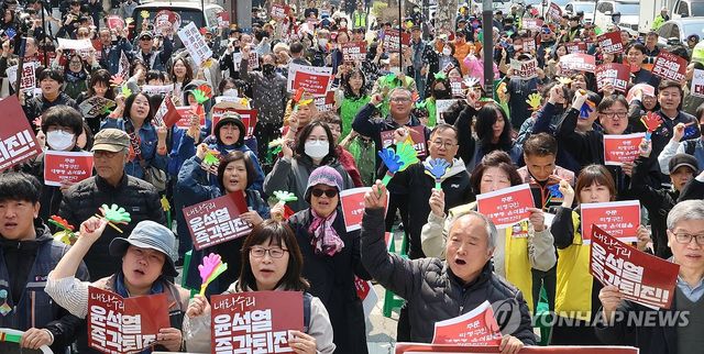 윤 전 대통령 파면 촉구하는 충북 시민단체