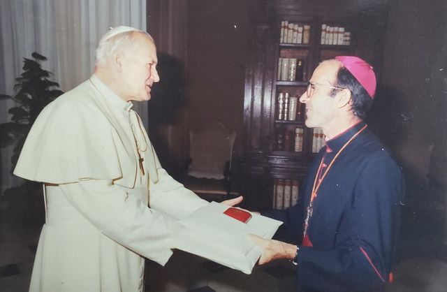 교황 요한 바오로 2세와 두봉 주교