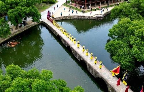 광한루원의 신관 사또 부임 행차 재현 모습