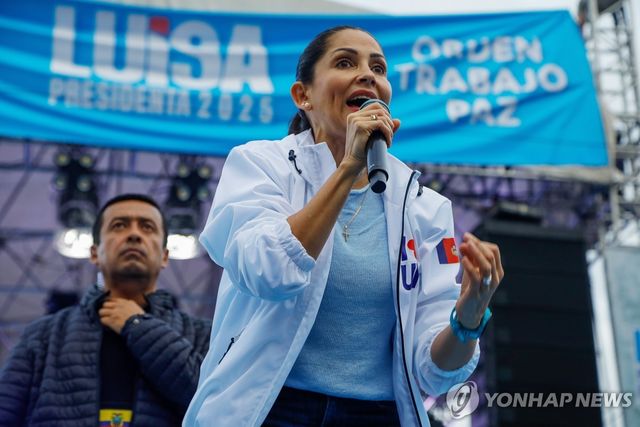 9일(현지시간) 에콰도르 대선 유세하는 루이사 곤살레스 후보