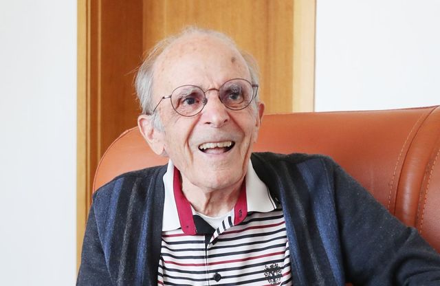 미소 짓는 두봉 주교