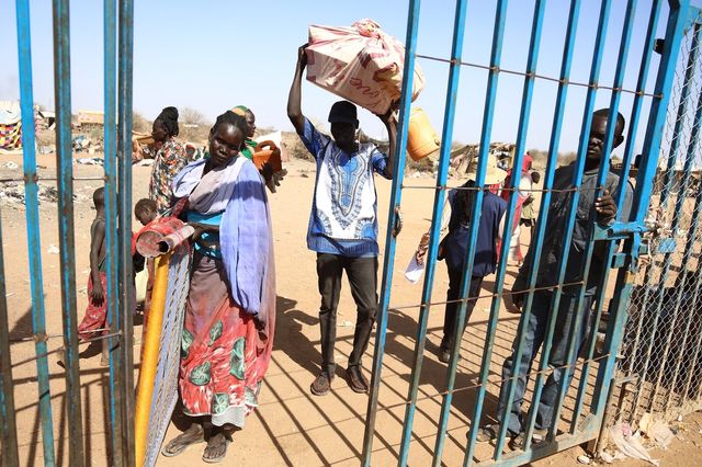 국경 넘어 남수단 난민촌 도착한 수단 난민들