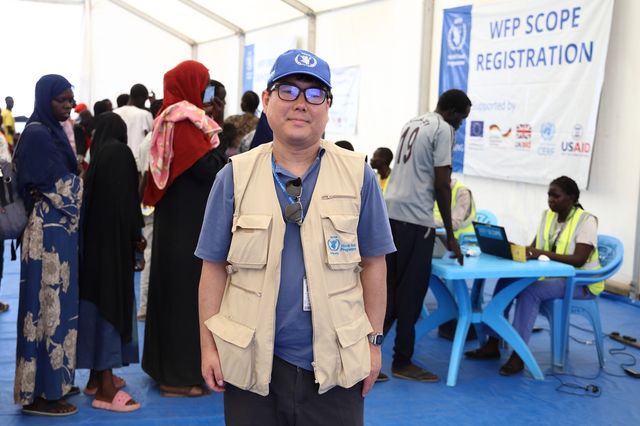 남수단 렌크 난민촌서 WFP 사업장 모니터링하는 최병헌 담당관