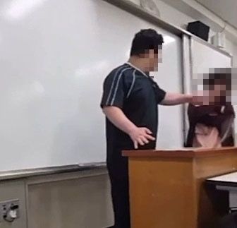 10일 교실에서 교사를 폭행하는 고3 학생 모습