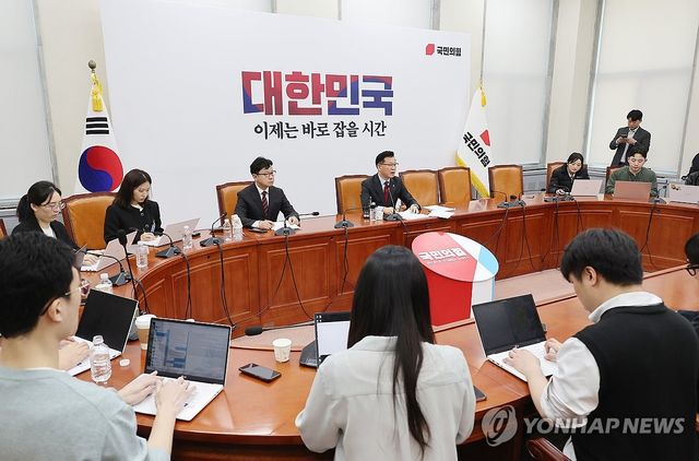 후보 선출 방식 밝히는 이양수 사무총장