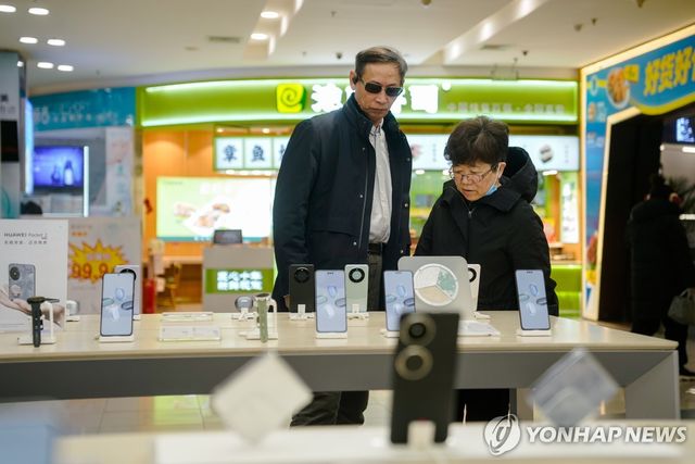 중국 베이징의 스마트폰 판매 매장