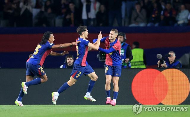 데뷔골인줄 알았던 쿠바르시(가운데)