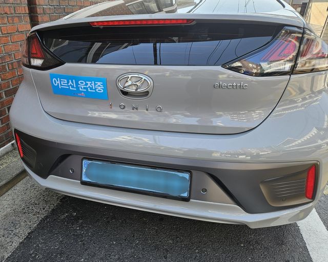 용산구가 제작한 '어르신 운전중' 표지