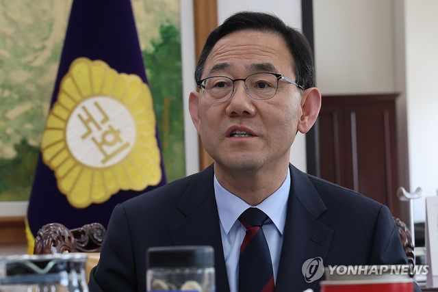 개헌 관련 입장 밝히는 주호영 위원장