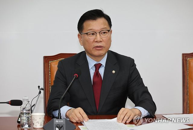 후보 선출 방식 밝히는 이양수 사무총장