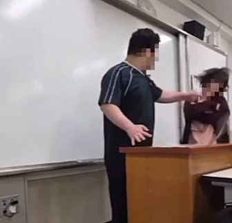 10일 교실에서 교사를 폭행하는 고3 학생 모습