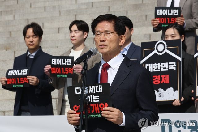 발언하는 김문수 전 고용노동부 장관