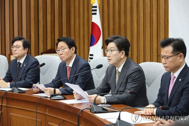 발언하는 국민의힘 권성동 원내대표