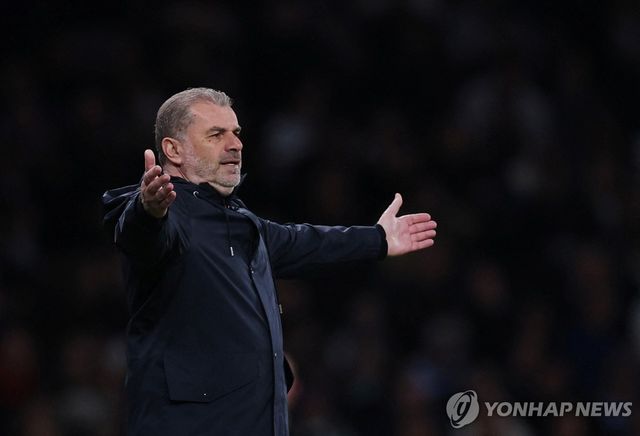 토트넘의 안지 포스테코글루 감독