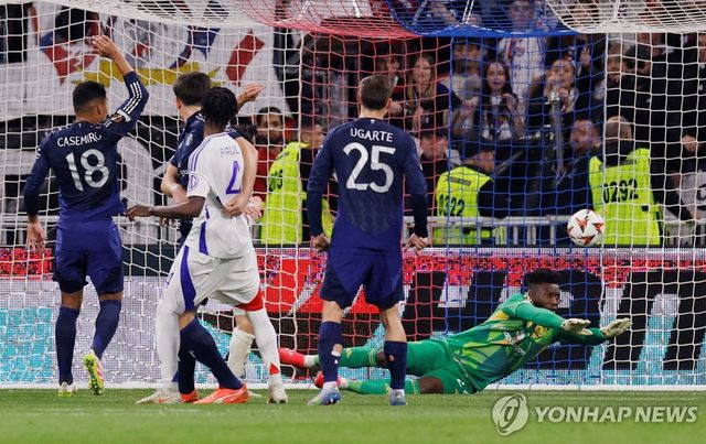 실점하는 맨유의 골키퍼 앙드레 오나나