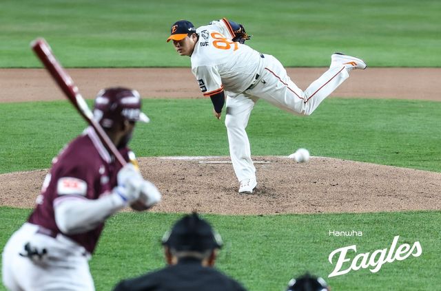 11일 경기에서 투구하는 한화 류현진