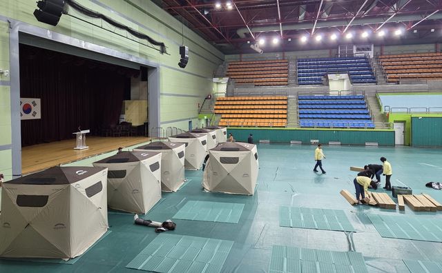 임시 대피장소로 지정된 광명시민체육관