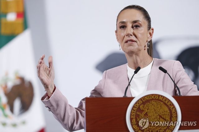 대통령궁에서 아침 정례 기자회견 하는 클라우디아 셰인바움 멕시코 대통령