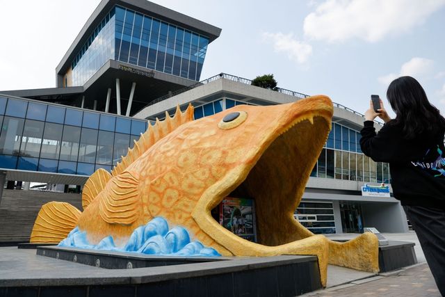 새롭게 단장을 마친 황쏘가리 조형물