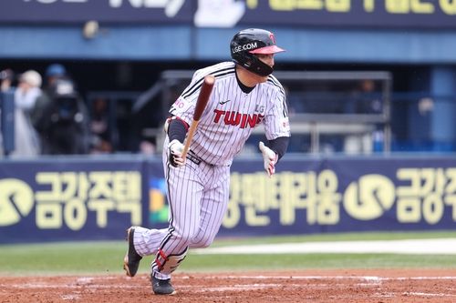 2안타 활약을 펼친 LG 김현수
