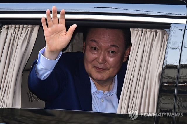 사저로 이동하는 윤석열 전 대통령