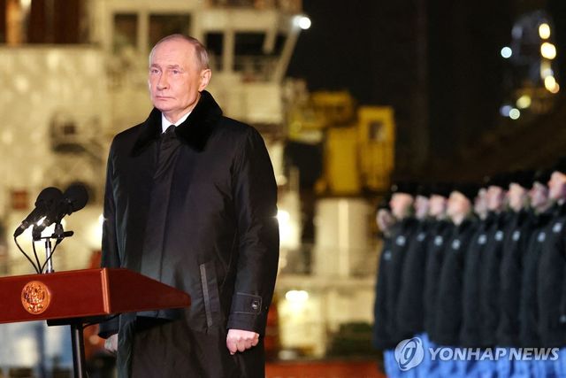 핵잠수함 시찰하는 푸틴