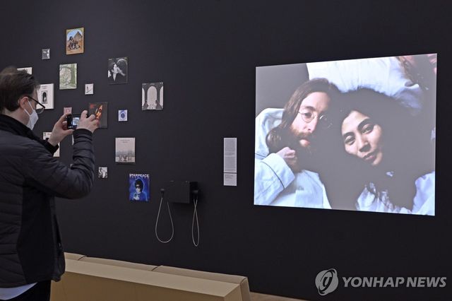 2022년 3월 스위스 취리히에서 열린 오노 요코의 전시