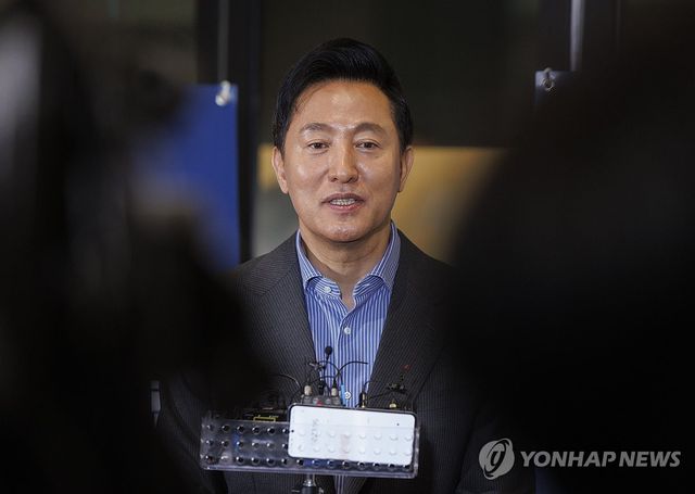 '조기 대선' 관련 질문에 답하는 오세훈 서울시장
