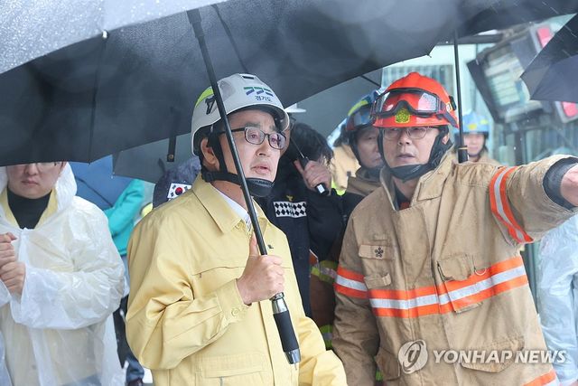 신안산선 붕괴사고 현장 살펴보는 김동연 경기도지사