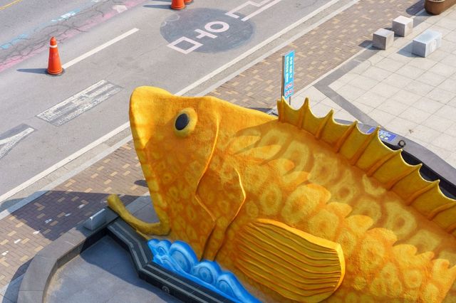 새롭게 단장을 마친 황쏘가리 조형물