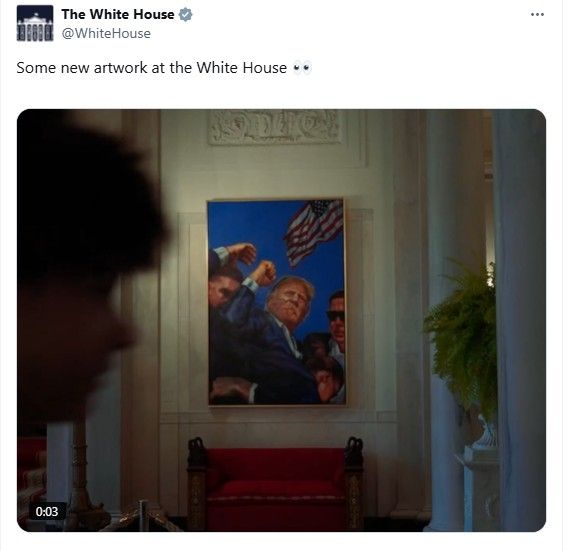 백악관 현관 로비에 걸린 트럼프 대통령 그림 