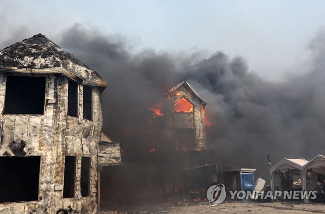강릉 산불 당시 불타는 펜션