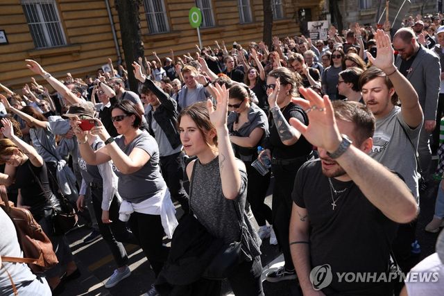 성소수자 집회 금지 반대 풍자 시위