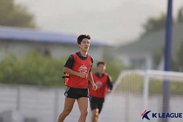 전북 미드필더 이영재